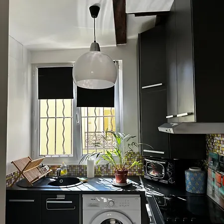 Apartment 10e Sainte Marthe Canal Saint Martin 23sq *