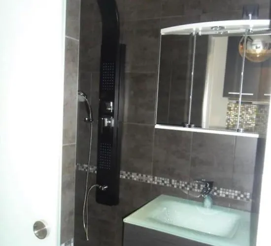 10e Sainte Marthe Canal Saint Martin 23m2 * Paris