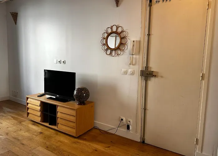 Apartment 10e Sainte Marthe Canal Saint Martin 23m2